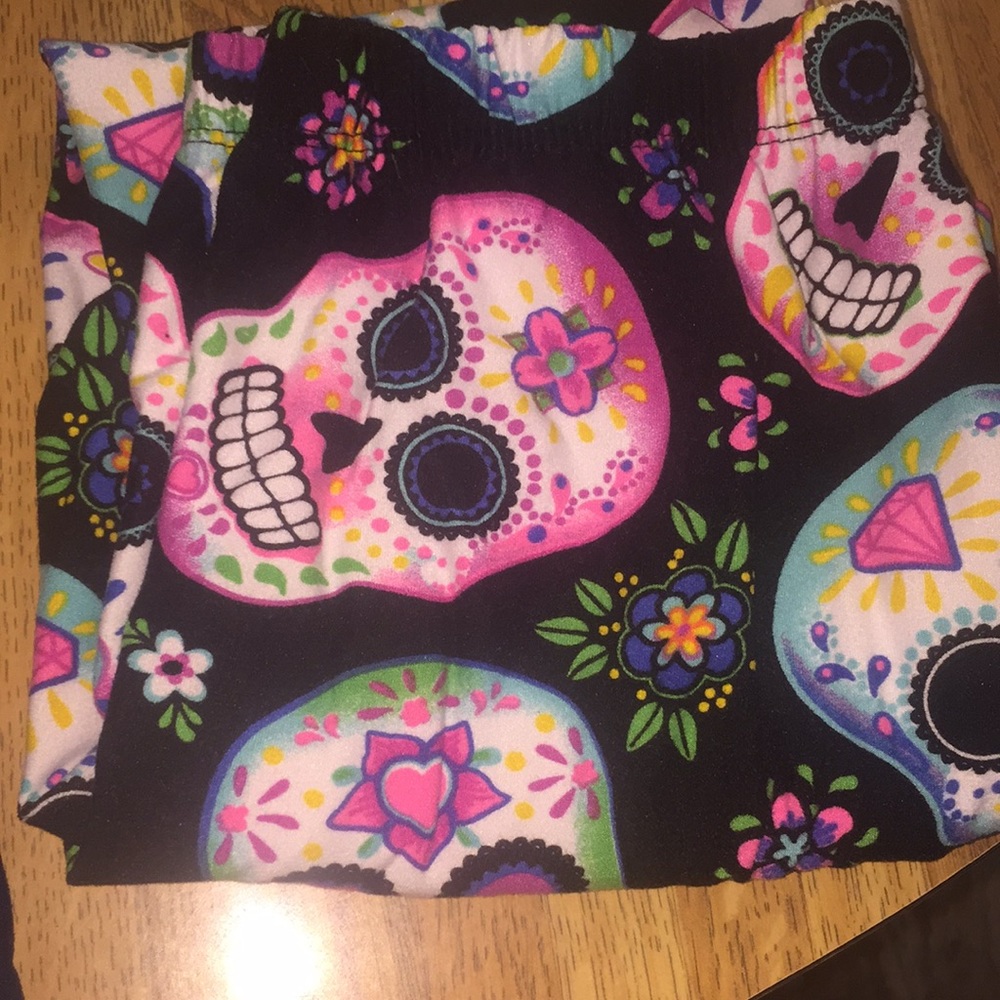 Skull leggings( not long )and Navy blue leggings